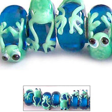 Load image into Gallery viewer, European 1 silver lampwork glass green Frog reptile blue spacer charm bead